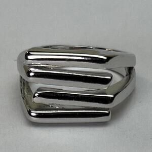 Y2k 2000s vintage style modern ring